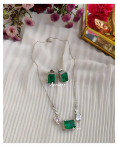 Emerald doublet pendant set