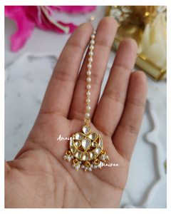 pretty small sized maangtika