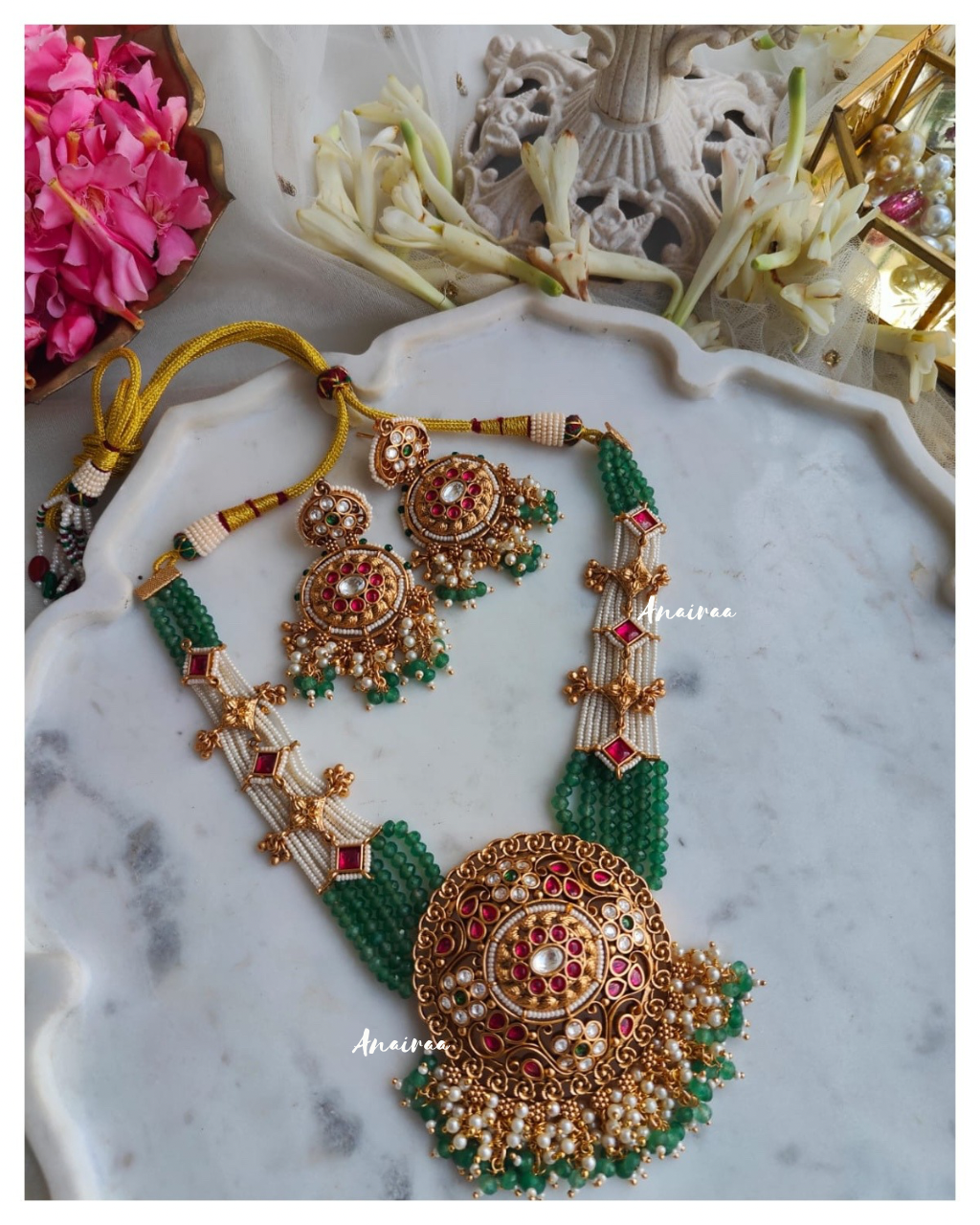 Jadau antique emerald necklace set