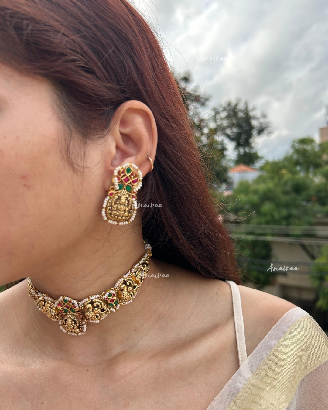 Antique finish choker set
