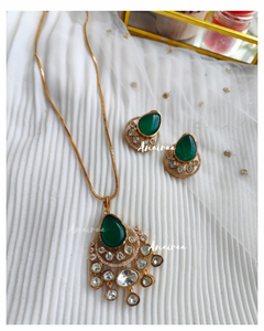 Emerald doublet pendant set