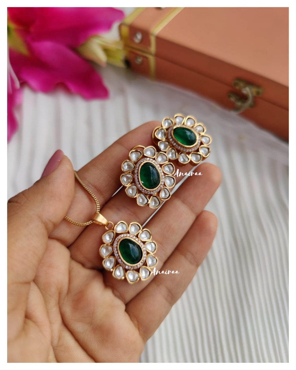 Emerald Polki pendant set