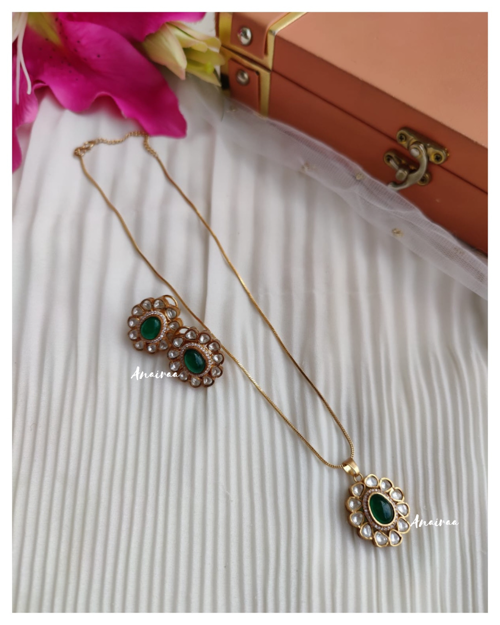 Emerald Polki pendant set