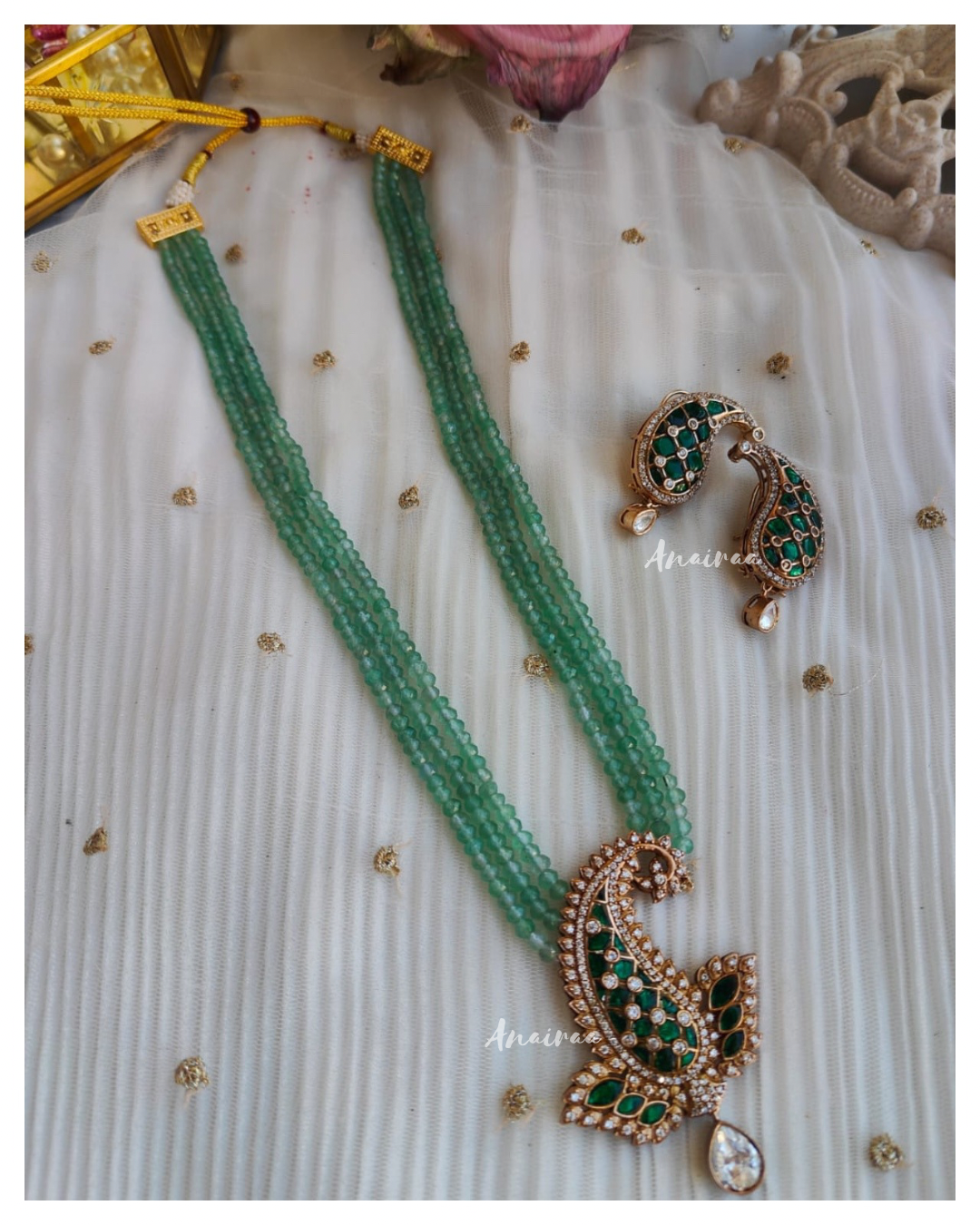 Paisley emerald necklace set