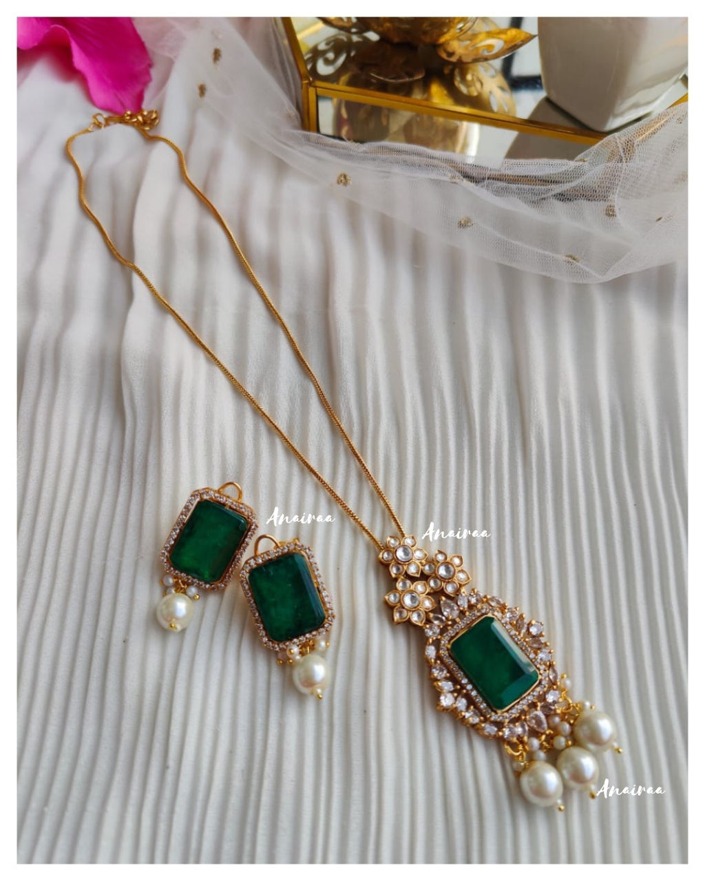 Emerald doubled pendant set