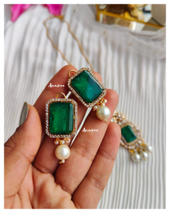 Emerald doubled pendant set