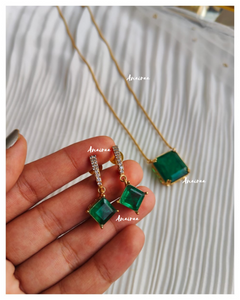 Emerald doublet pendant set