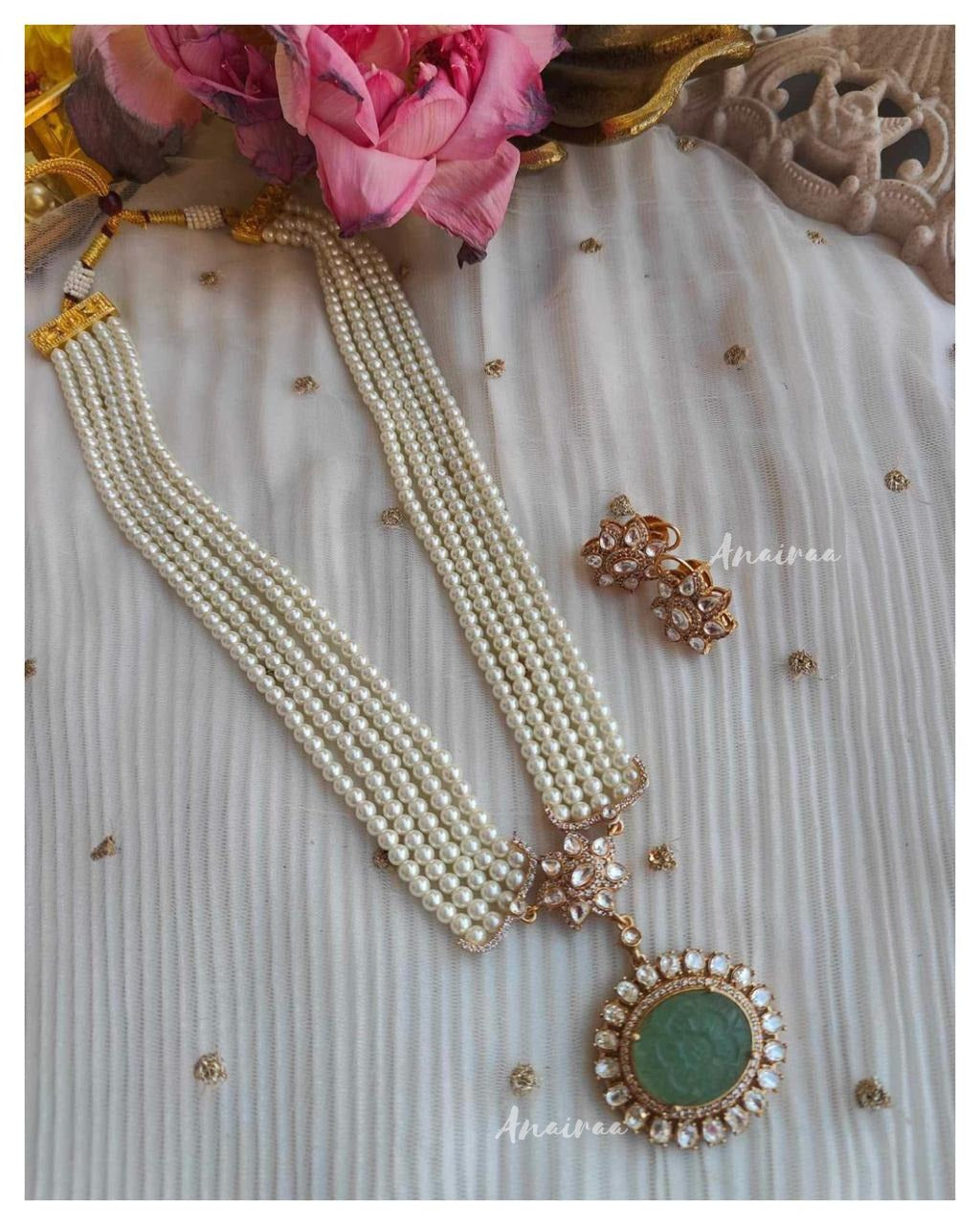 Polki long necklace with earrings (pastel green/sage)