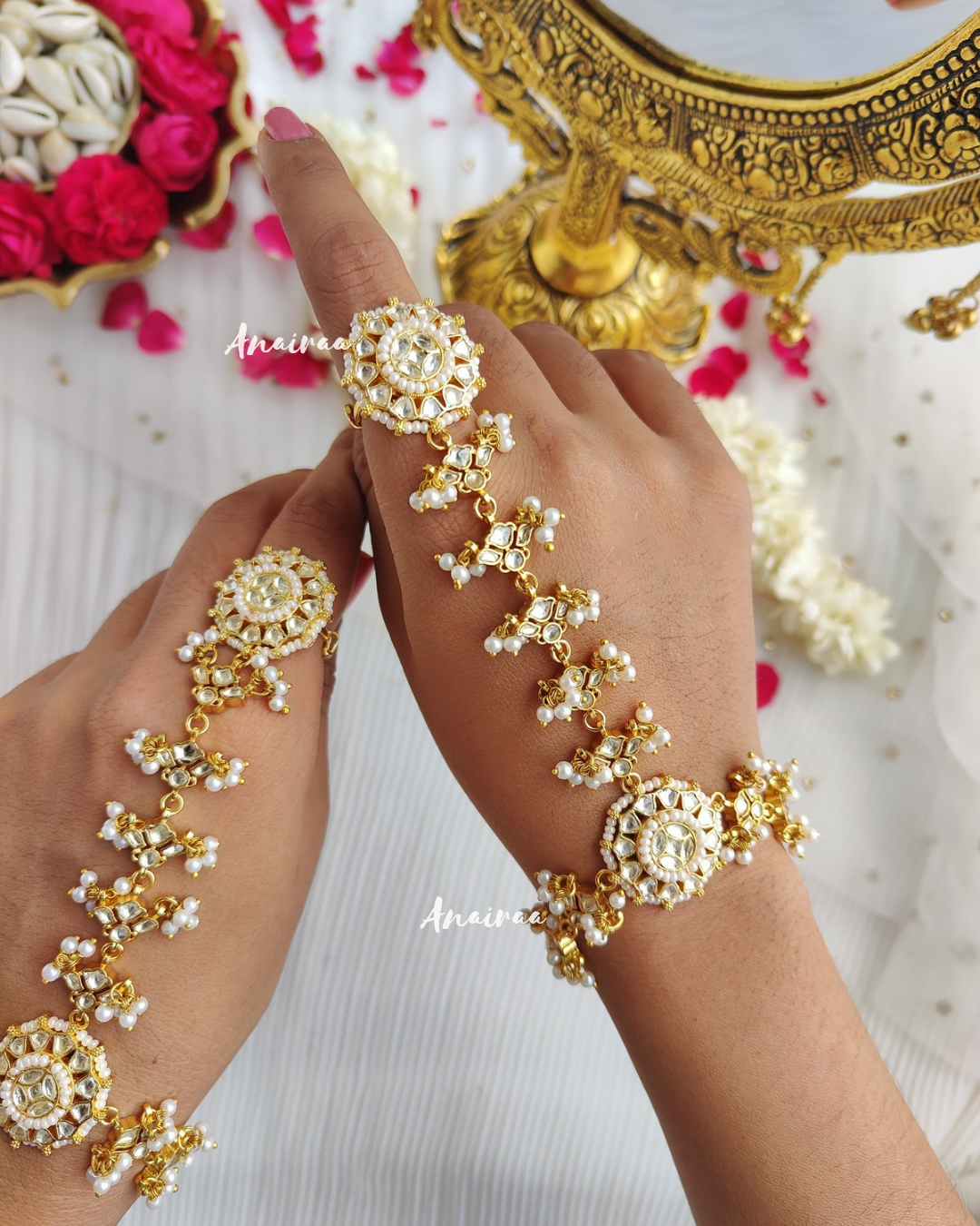 White color paachi kundan hathphool