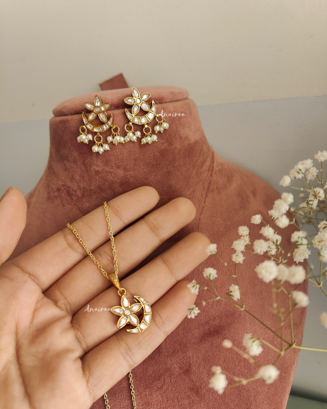 Jadau flower and moon pendant set