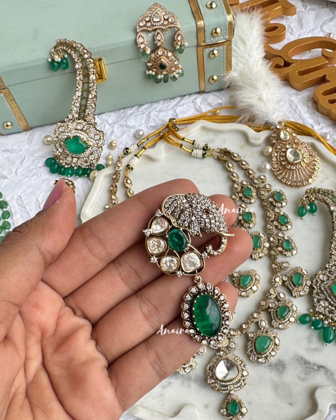 Emerald Polki brooch