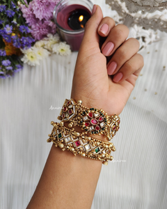 Antique kundan bangles