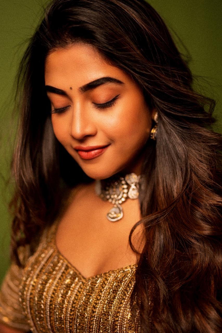 Sampada Mother of pearl choker set