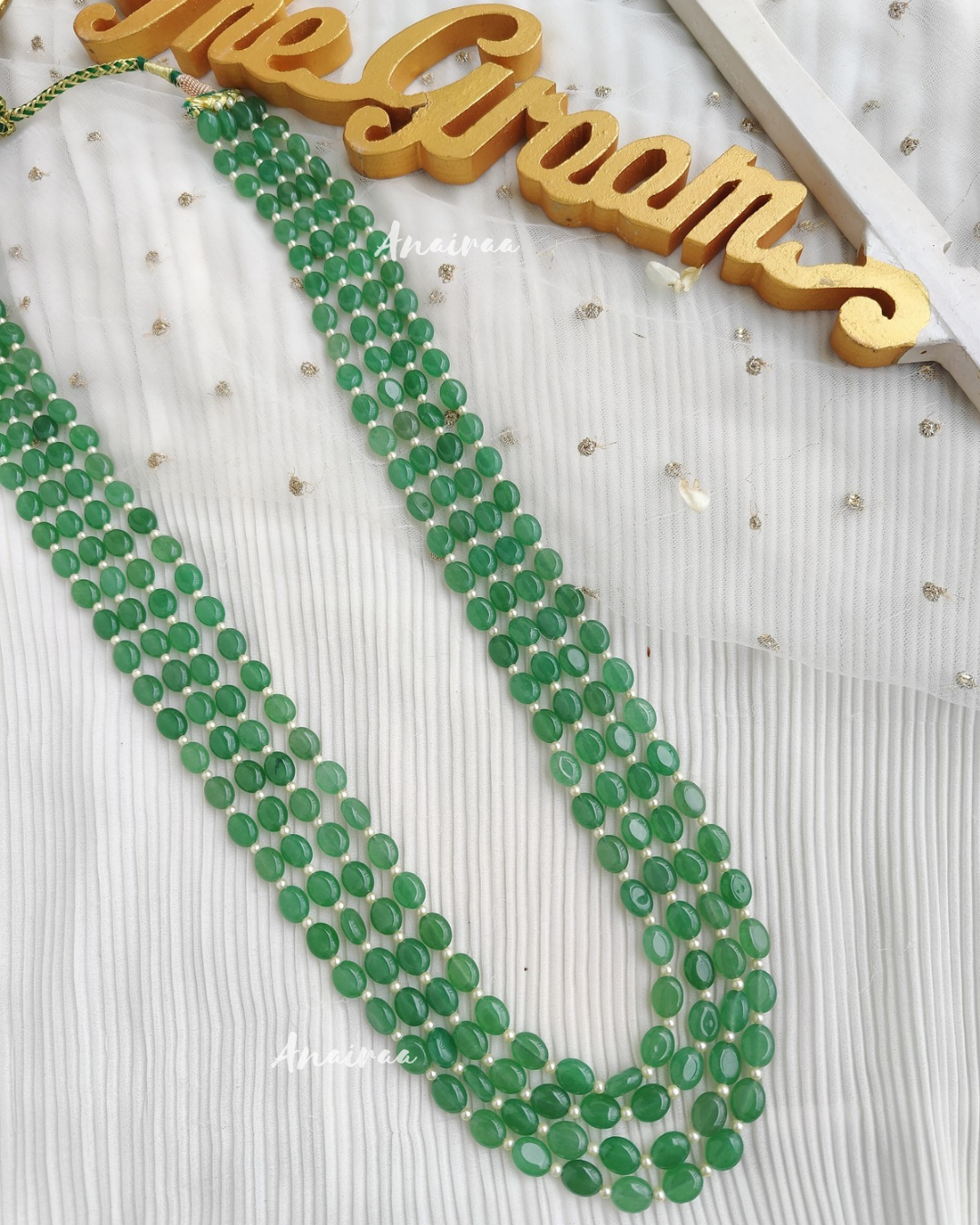 Green beads groom haar