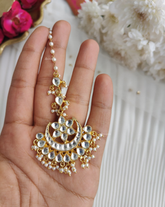 White Kundan maangtikka