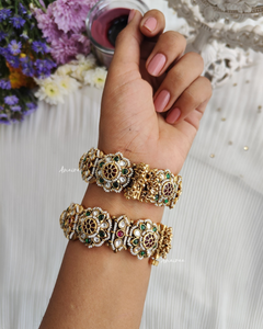Antique kundan bangles