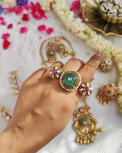 Antique kundan ring