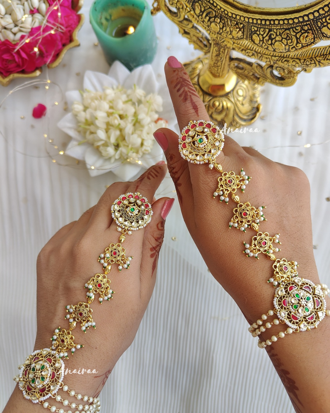 Traditional paachi Kundan hathphool