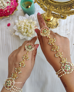 Traditional paachi Kundan hathphool