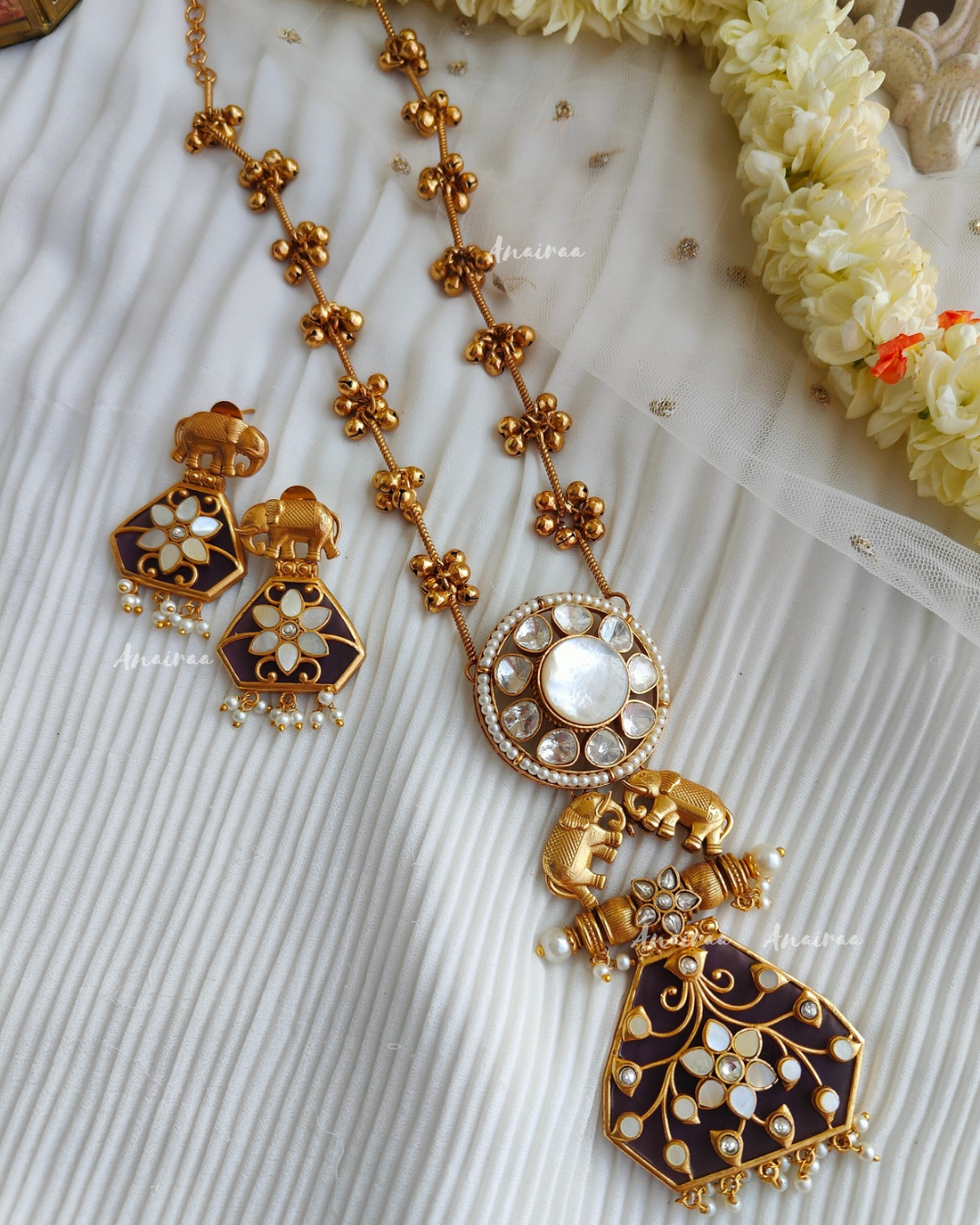Mother of pearl pendant set with ghungroo chain