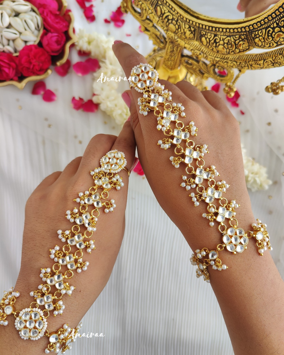 white color paachi kundan hathphool