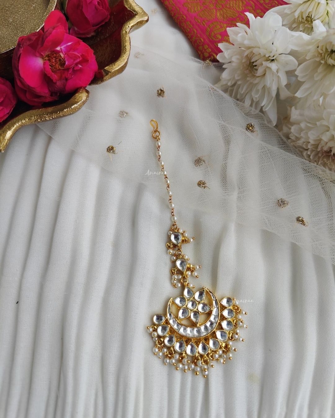 White Kundan maangtikka