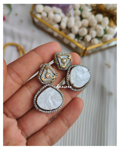 Sampada Mother of pearl choker set