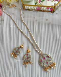 Ivory kadi kundan pendant set