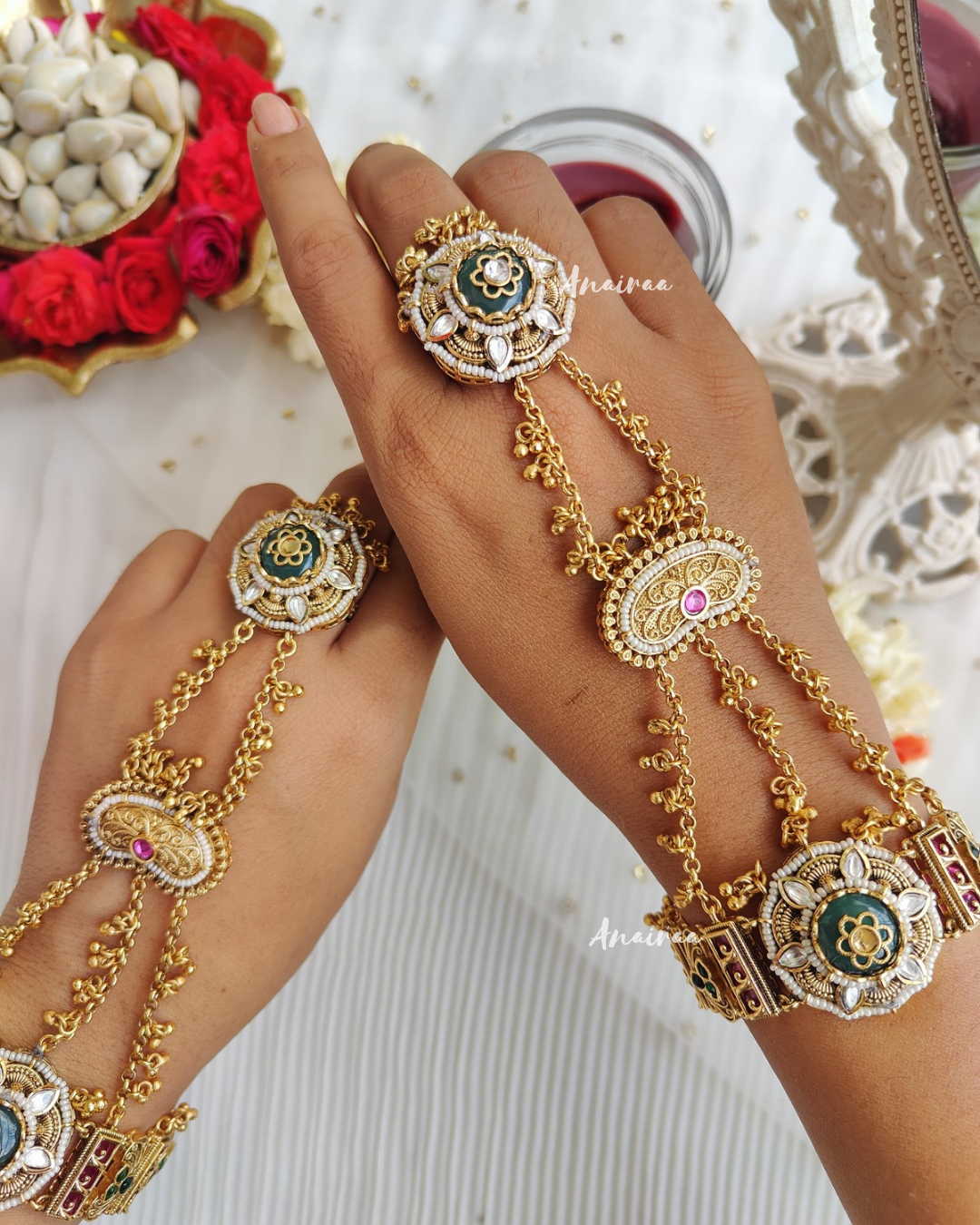 Antique hathphool