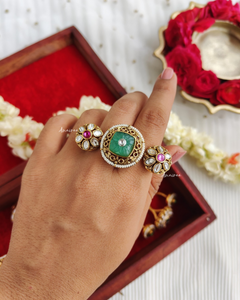 Antique kundan ring
