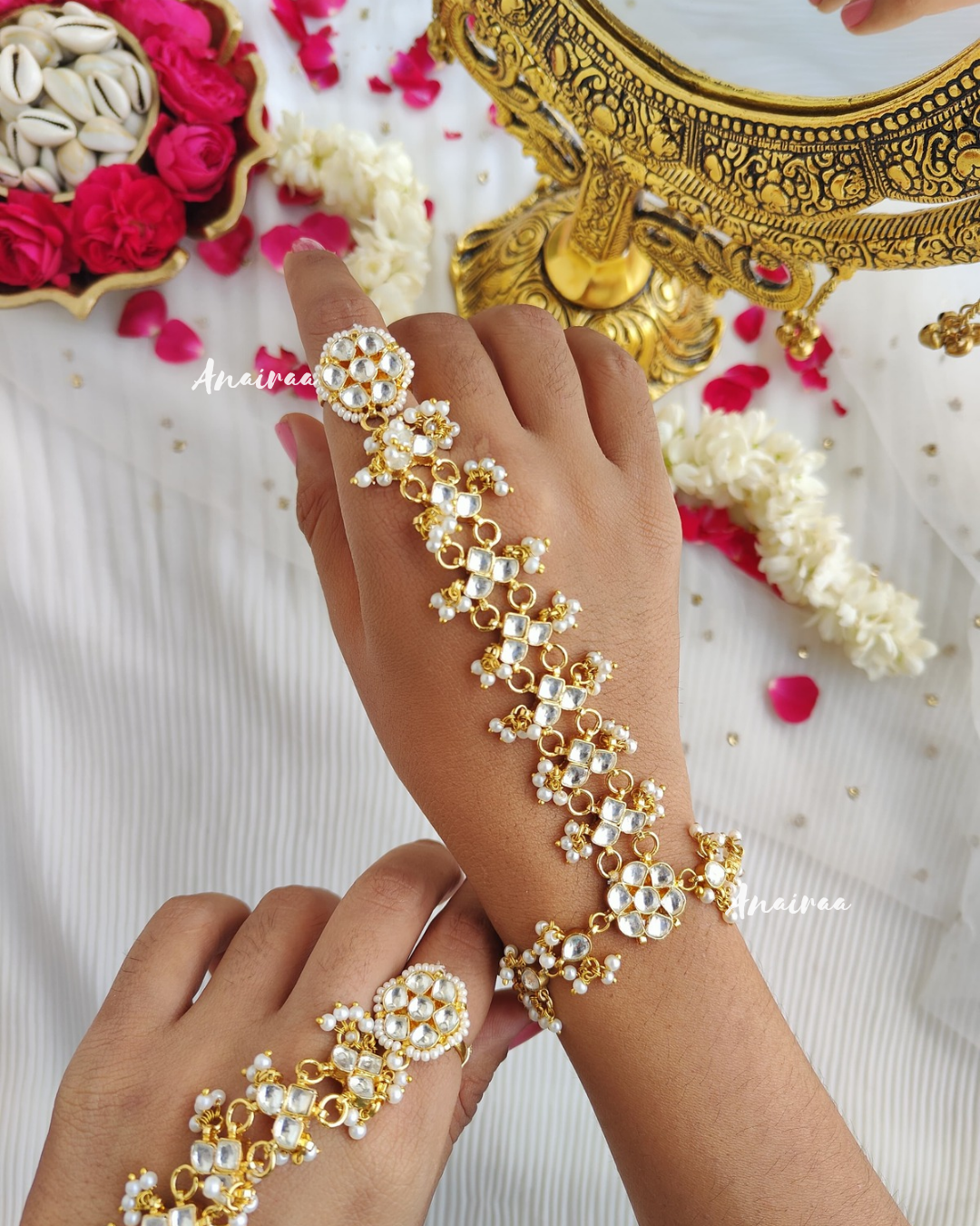 white color paachi kundan hathphool