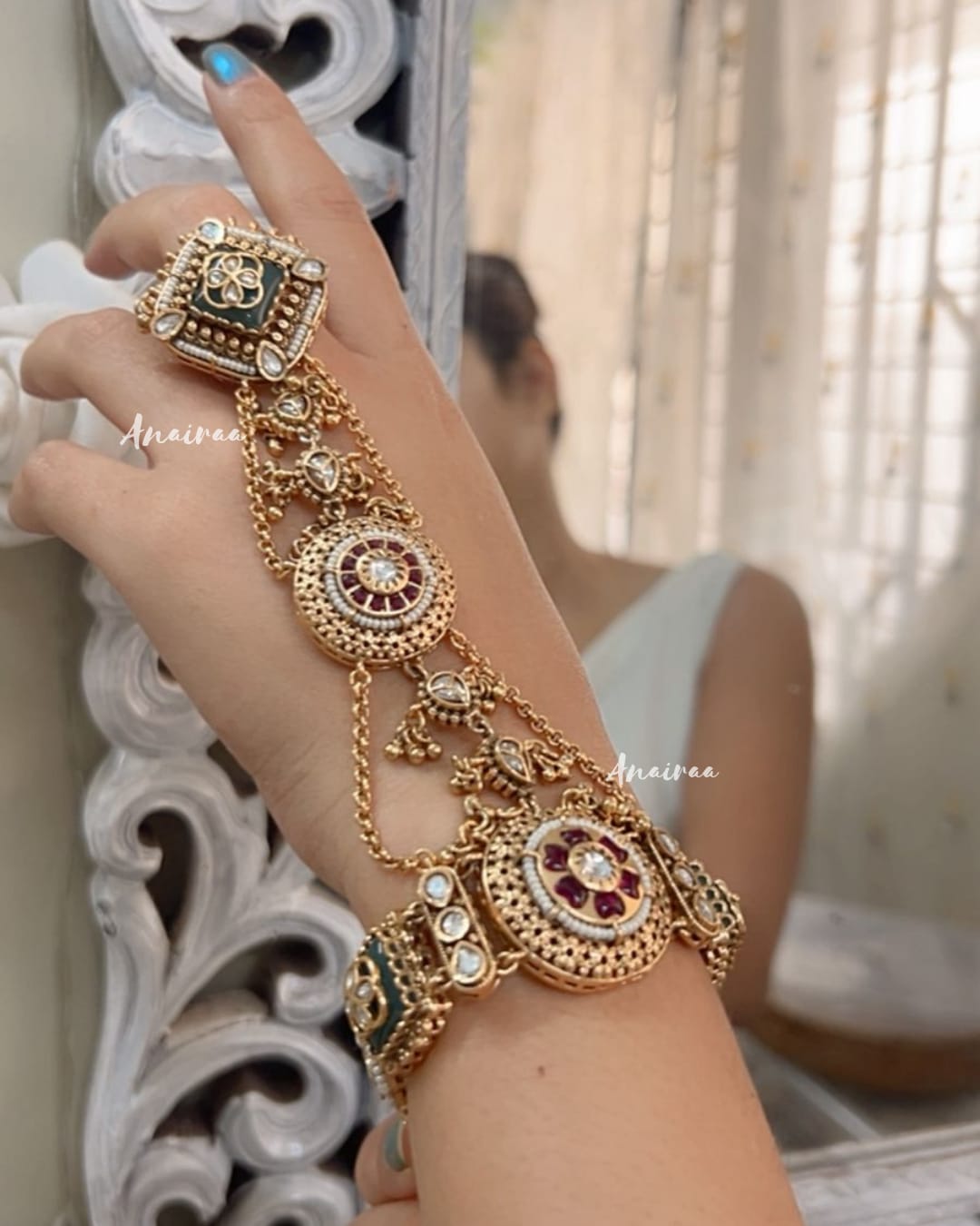 Antique hathphool