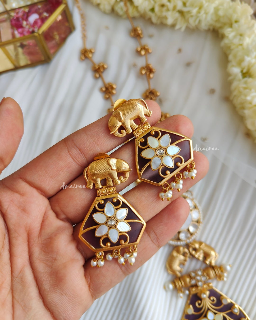 Mother of pearl pendant set with ghungroo chain