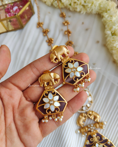 Mother of pearl pendant set with ghungroo chain