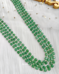 Green beads groom haar