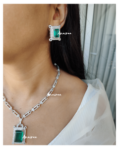 Emerald diamond set