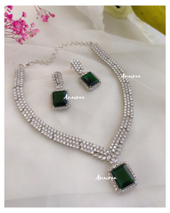 Emerald diamond set